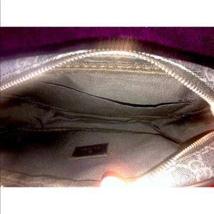 Gucci mens carry bag. Bran new never used.ask$400